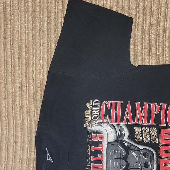 Vintage.  Made in USA. Chicago Bulls 3 Peat. Single stitched. Size XL. - Picture 6 of 10